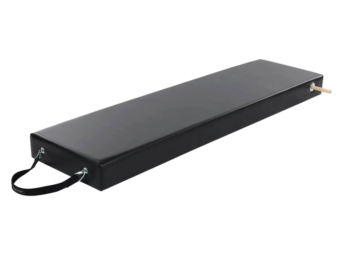 Balanced Body Mat zu Wall Tower schwarz, Gesamtansicht mit Footstrap und Holzhandles, für Pilatesübungen