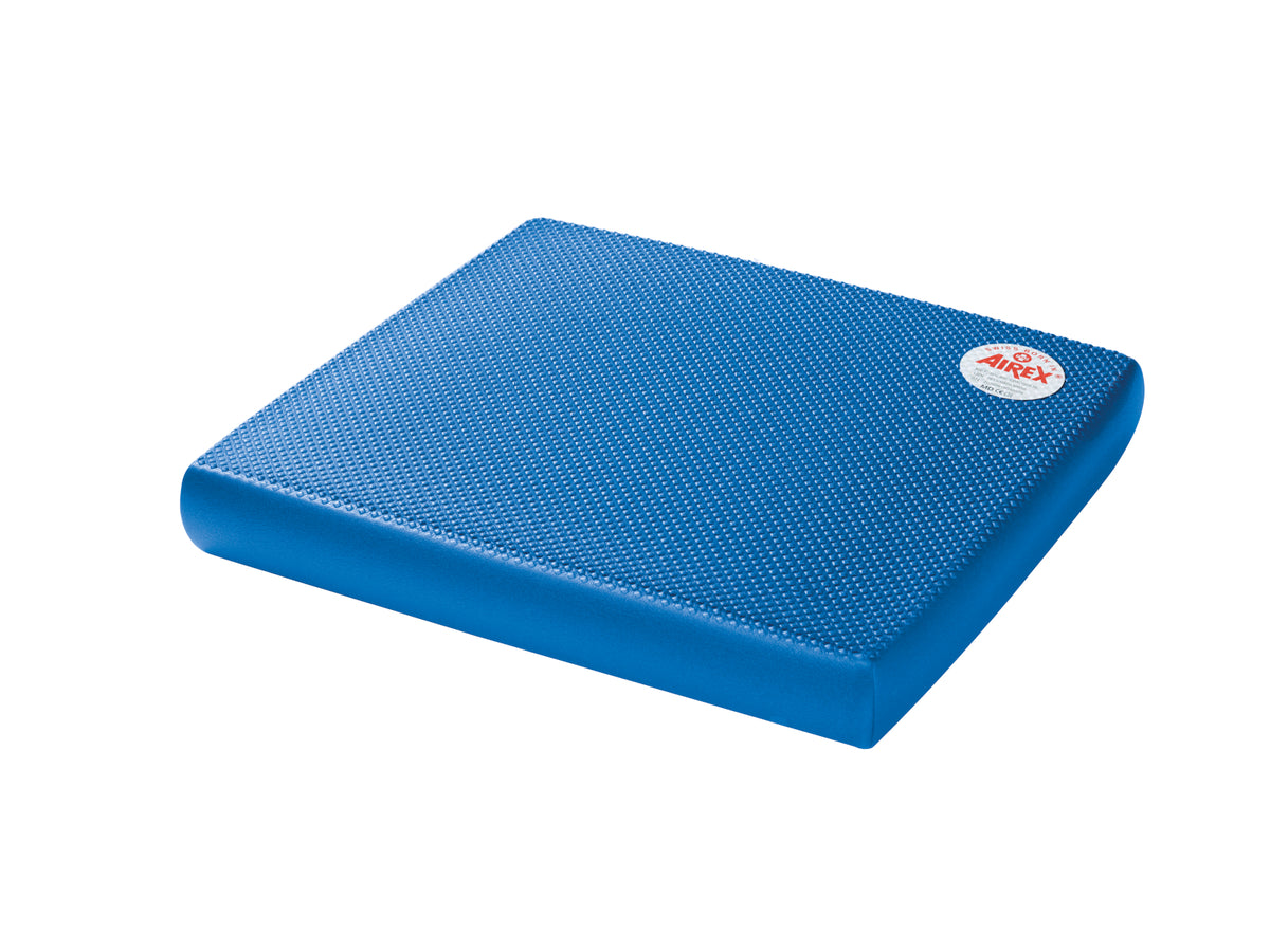 Airex Balance-pad Solid royal blue, Ansicht schräg von oben mit genoppter Oberfläche, für Gleichgewichtstraining