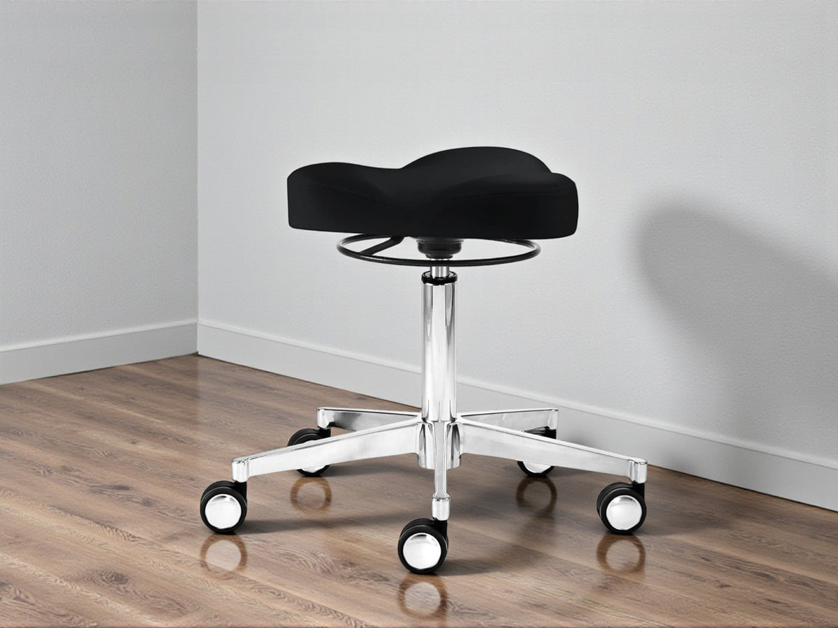 Tabouret pivotant Mayer 1299 avec assise triangulaire Déclenchement par anneau Roulettes pour sols durs