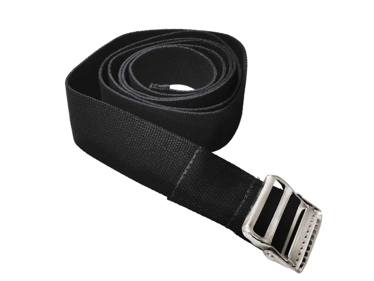 Balanced Body Belly Strap schwarz, aufgerollter Gurt mit Metallschnalle, für Pilates Trapeze Table