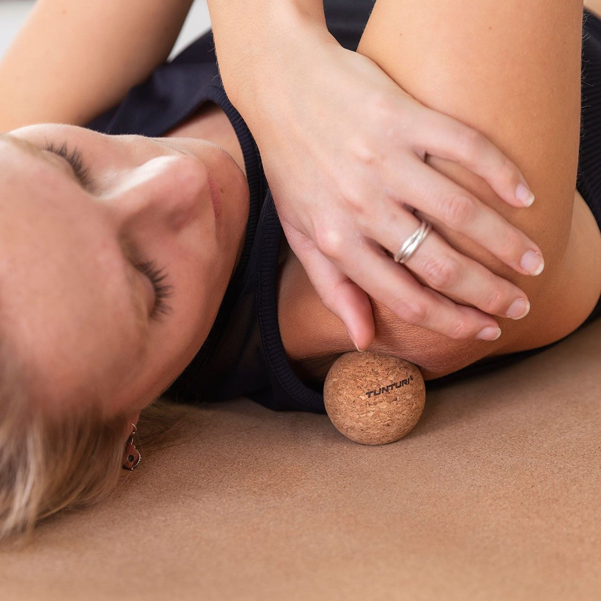 Tunturi cork massage ball set of 2 pieces